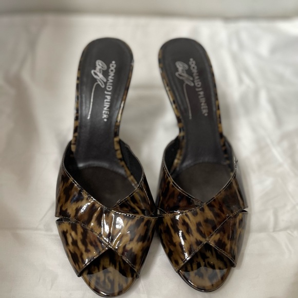 Donald J Pliner | Leopard Print Heels | Size 8 | Basically New - Picture 1 of 3